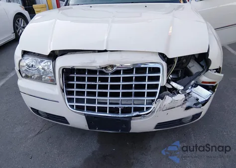 2008 Chrysler 300 Touring z USA, uszkodzony, nr VIN 2C3LA53G28H223801